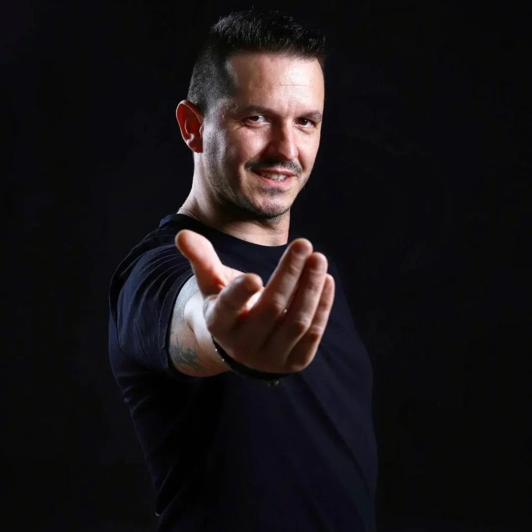 DJ Hugo Adrião